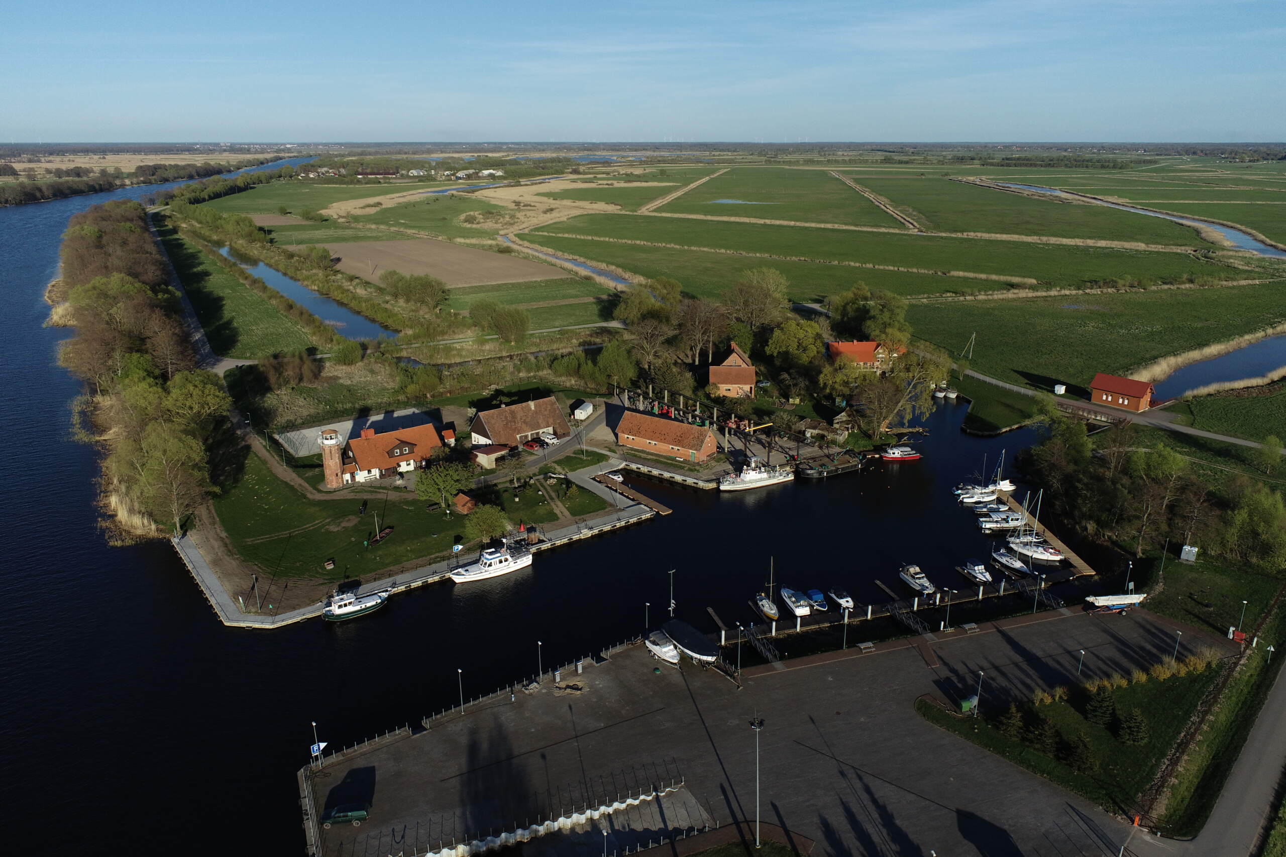 Uostadvario vidaus vandenų uostas
